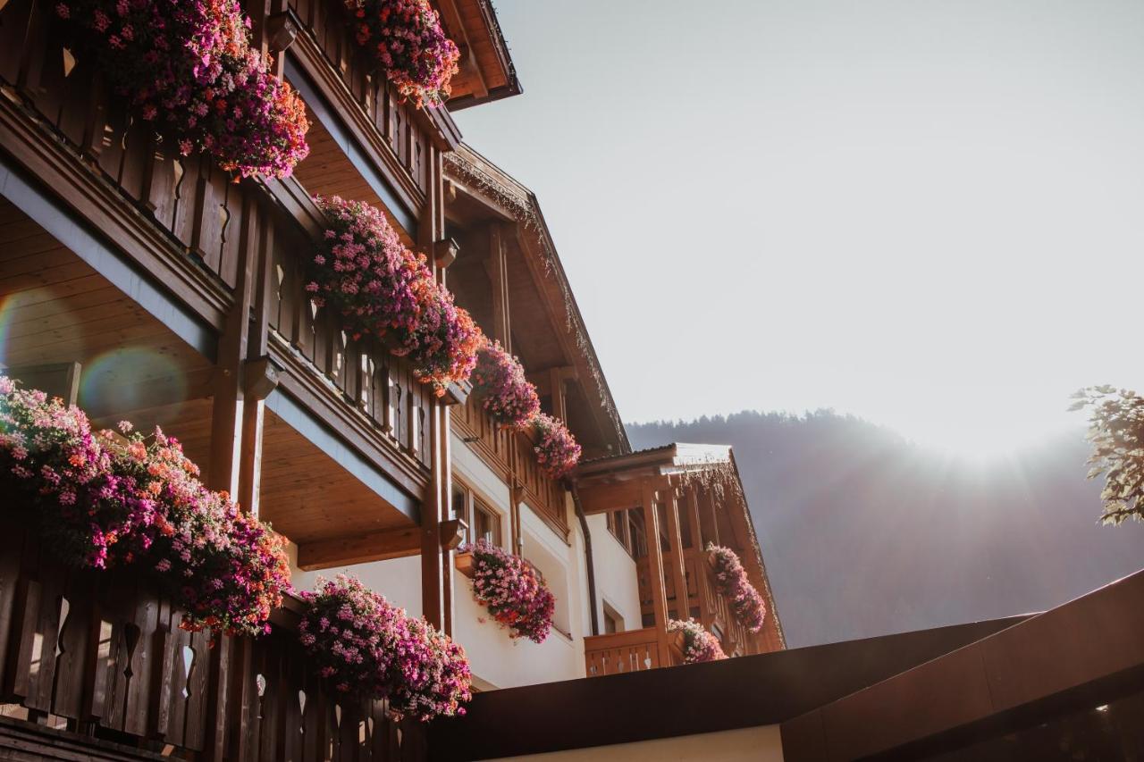 Familienhotel Huber Valles Esterno foto